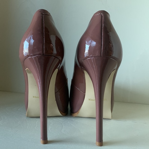 Woman’s leather shoe - Picture 3 of 7